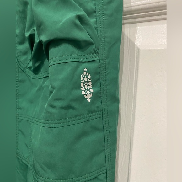 New! FP Movement Down to Earth Relaxed Fit Waterproof Cargo Pants Kelly Green XS - Picture 4 of 7